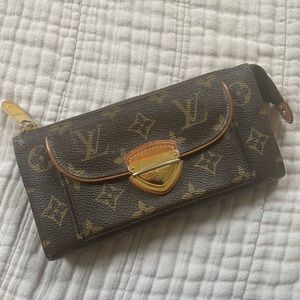 Authentic Louis Vuitton monogram Astrid Wallet